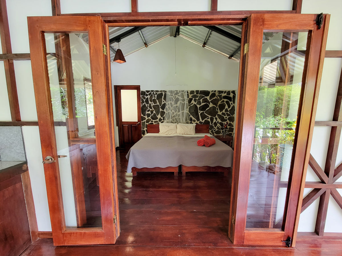 Painting in Paradise - Private Cabin A/C (Cielo, Puma, Pantera, Pava)