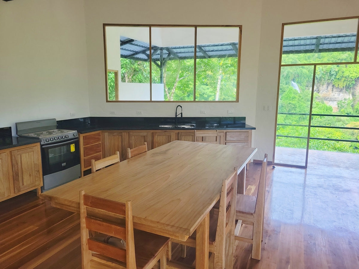 Painting in Paradise - Chacruna (Shared Room, A/C)