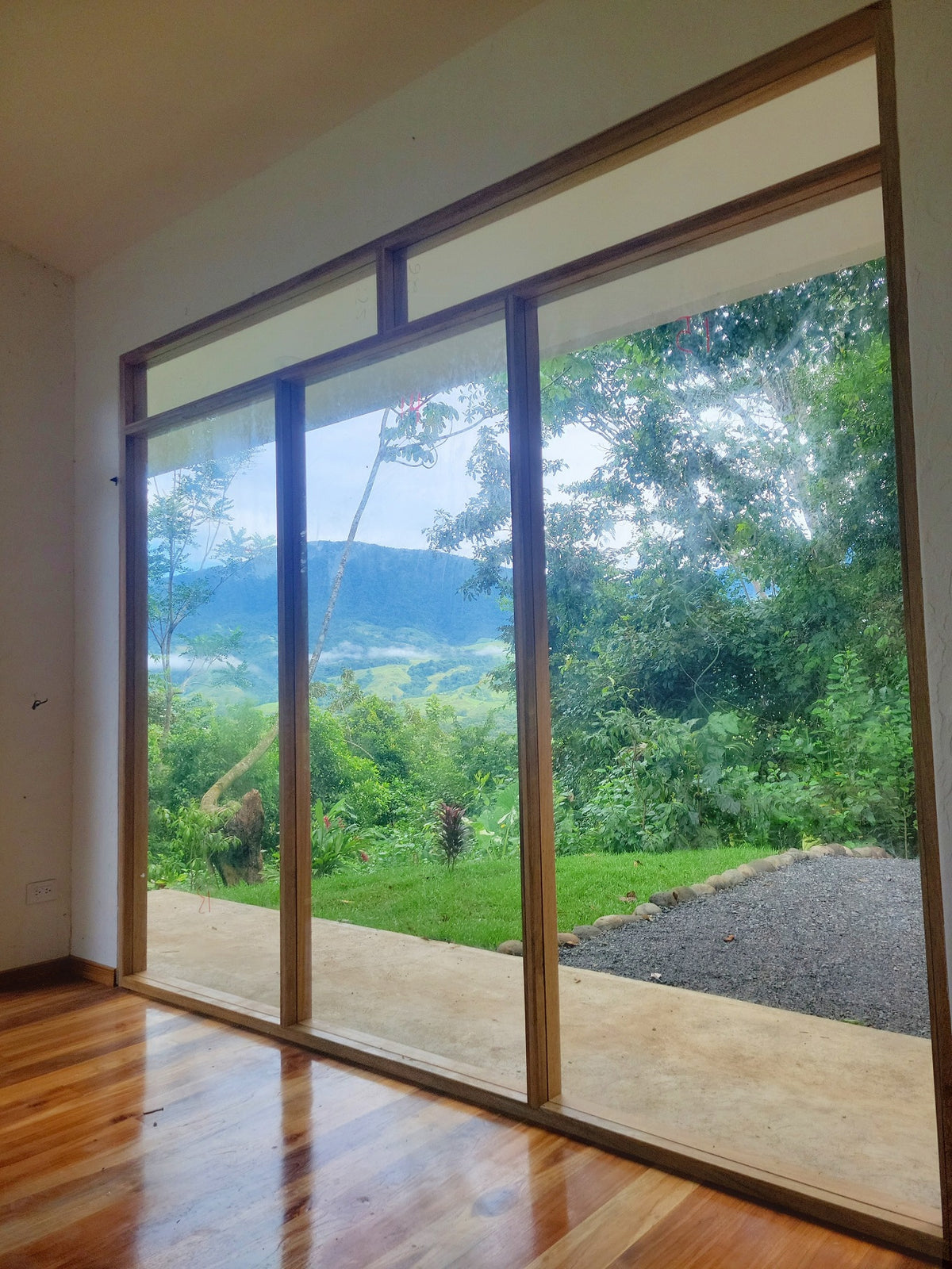 Painting in Paradise - Chacruna (Shared Room, A/C)