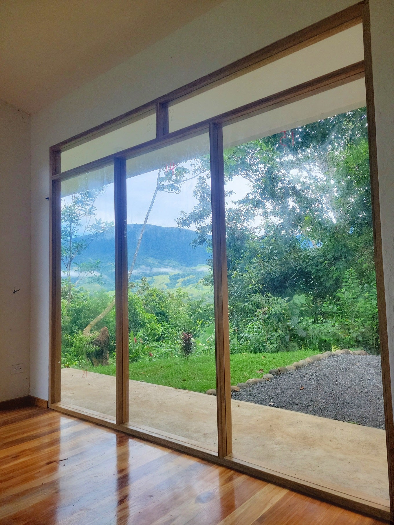 Painting in Paradise - Chacruna (Shared Room, A/C)