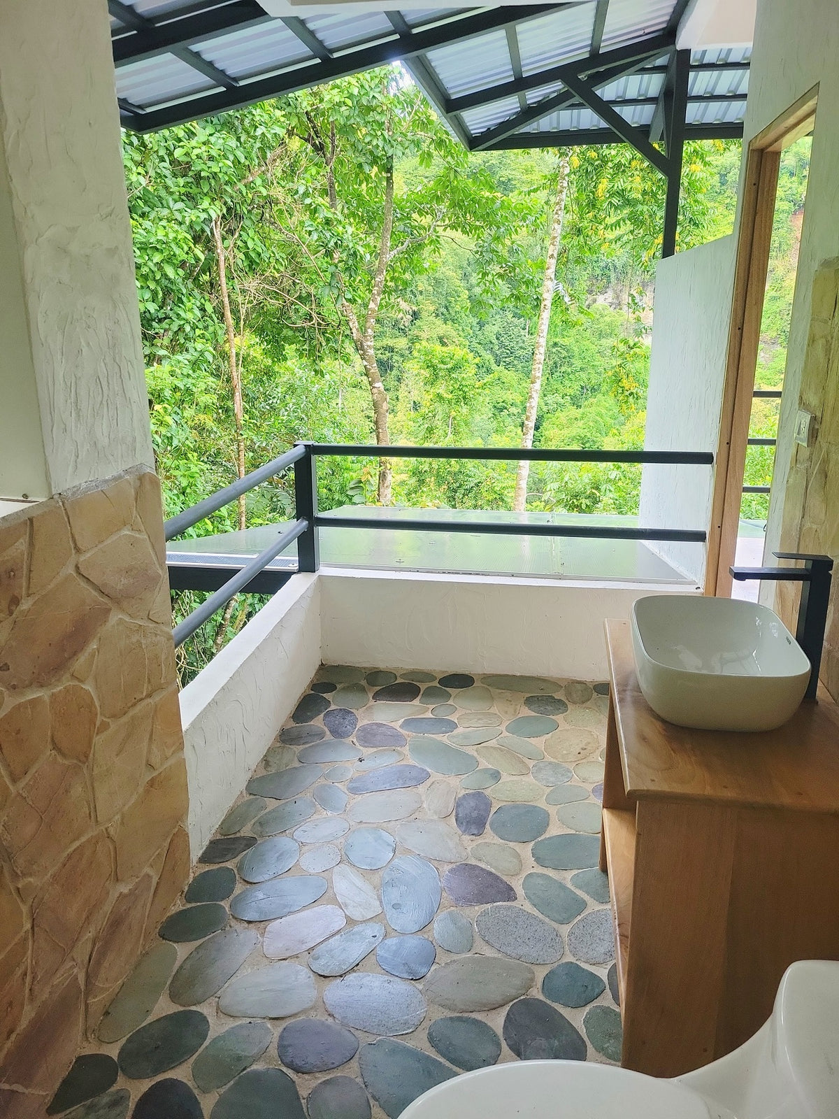 Painting in Paradise - Chacruna (Shared Room, A/C)