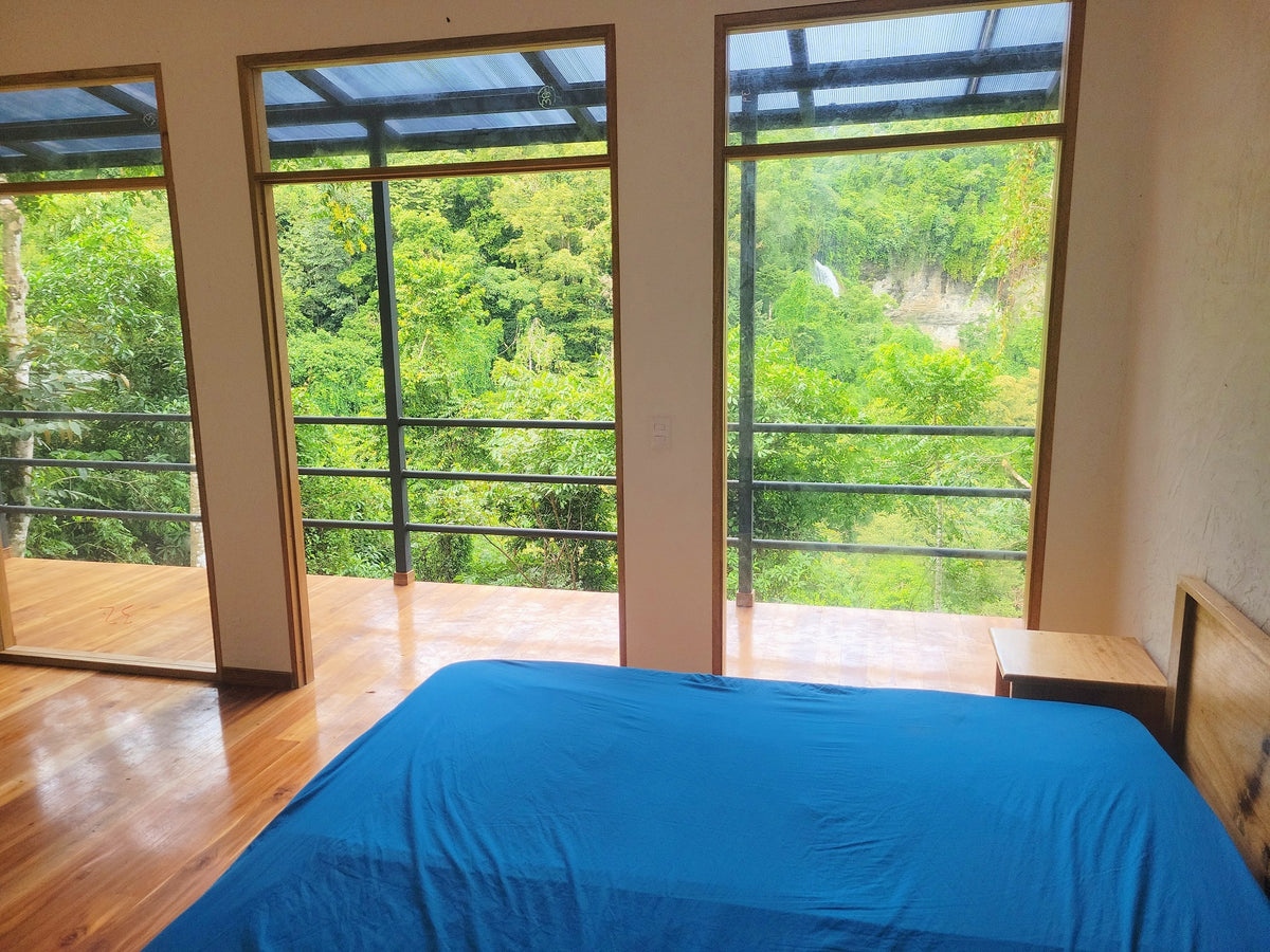 Painting in Paradise - Chacruna (Shared Room, A/C)