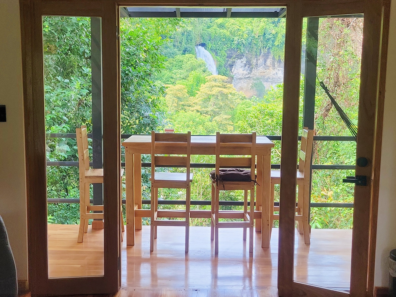 Painting in Paradise - Coyote (Private Room, A/C)