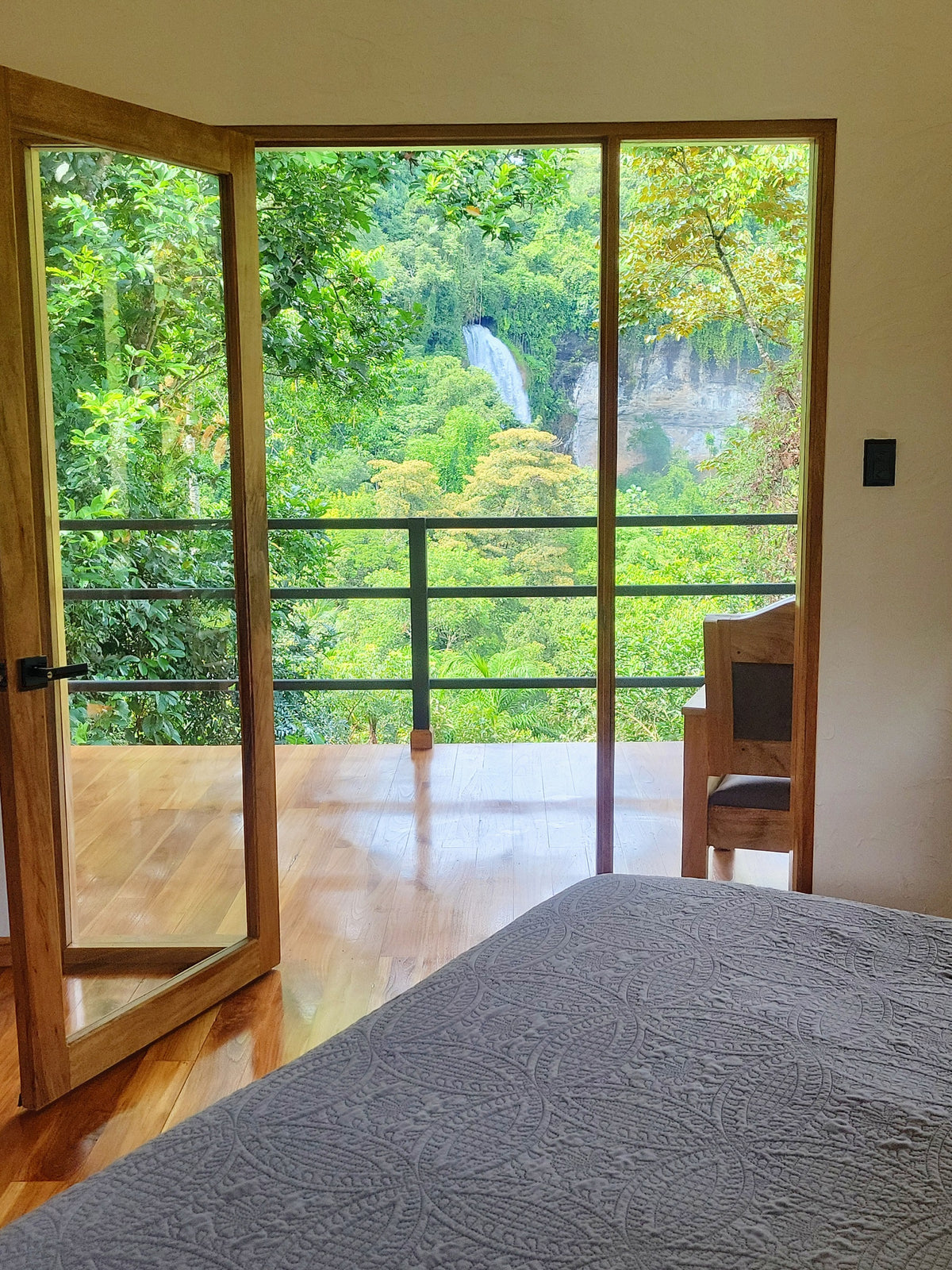 Painting in Paradise - Coyote (Private Room, A/C)