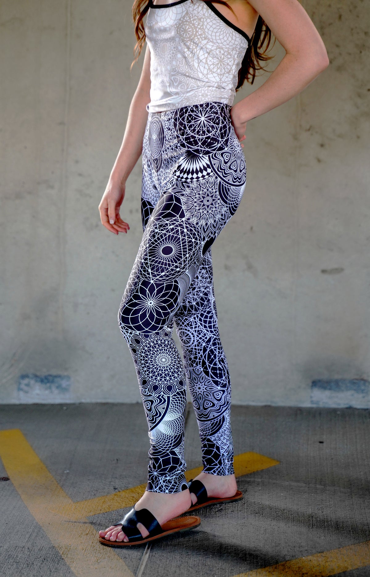 Black and White Leggings by Threyda