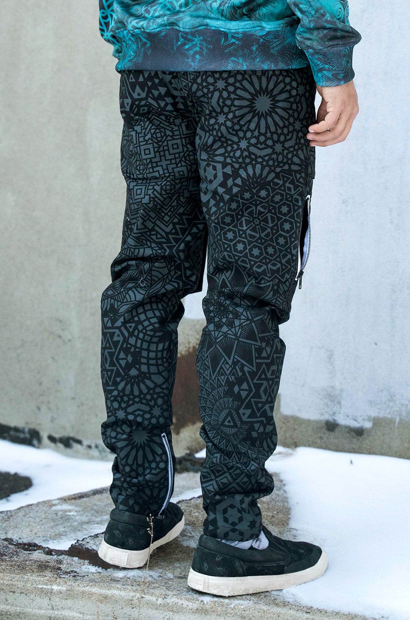 Black Phantom Cargo Joggers by Threyda