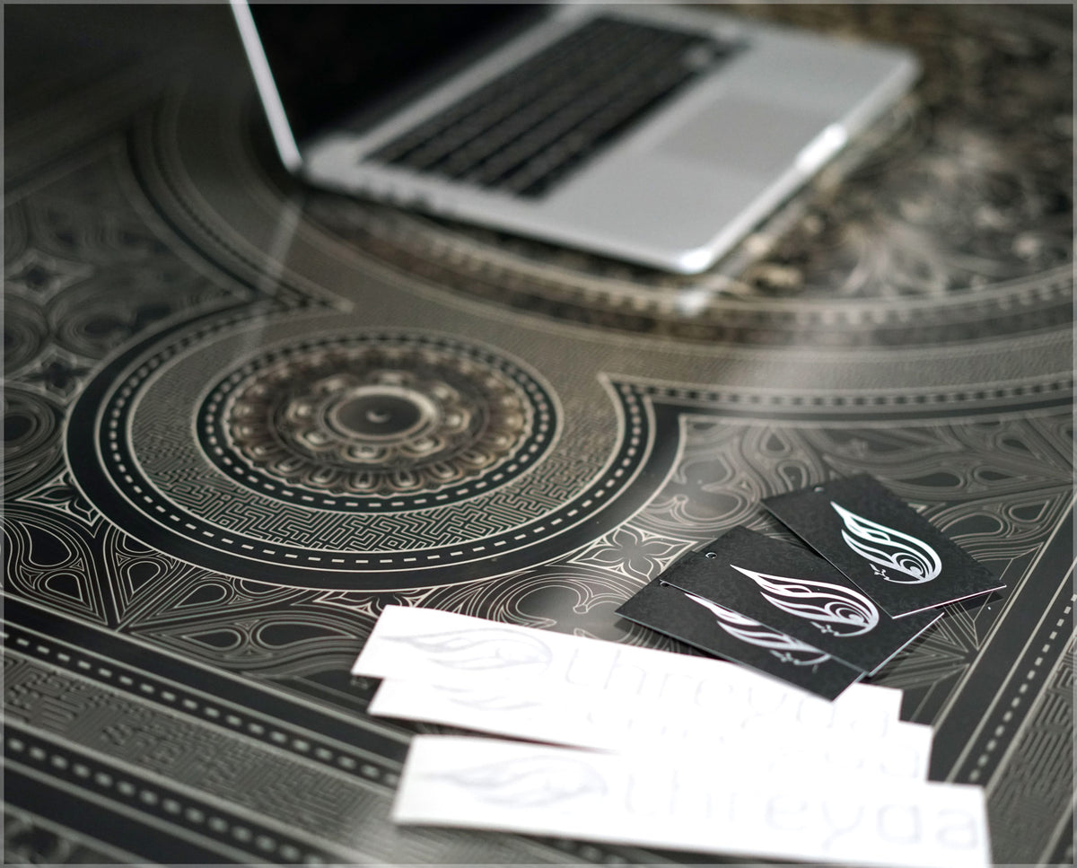 Mugwort White Gold Glass Art Table