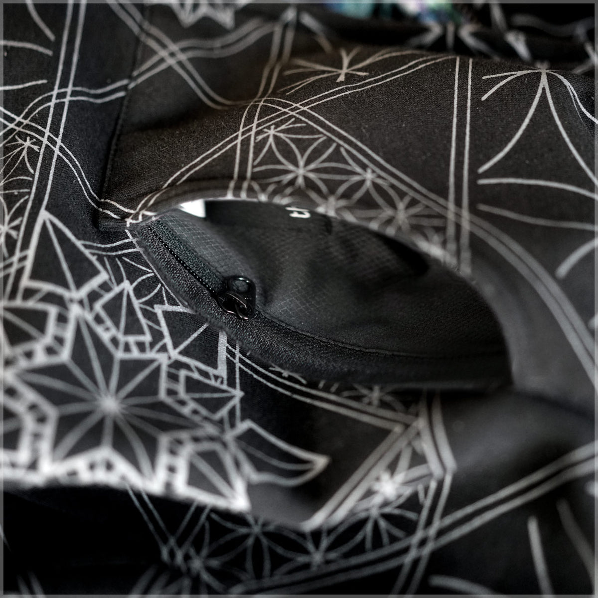 Meta Pockets - Zipper Pockets Inside Front Pockets