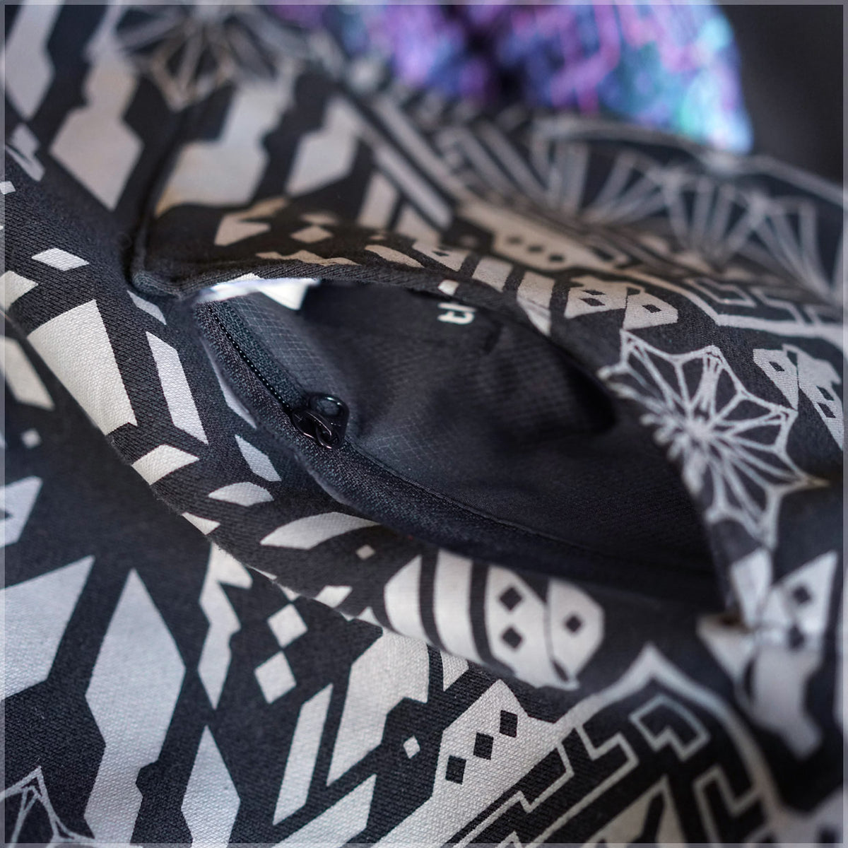 Meta Pockets - Zipper Pockets Inside Front Pockets